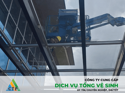 Dịch vụ lau kính tòa nhà