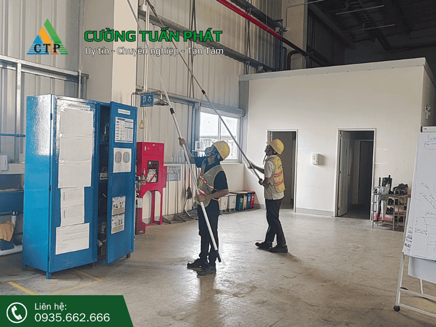 ve-sinh-nha-xuong (14)