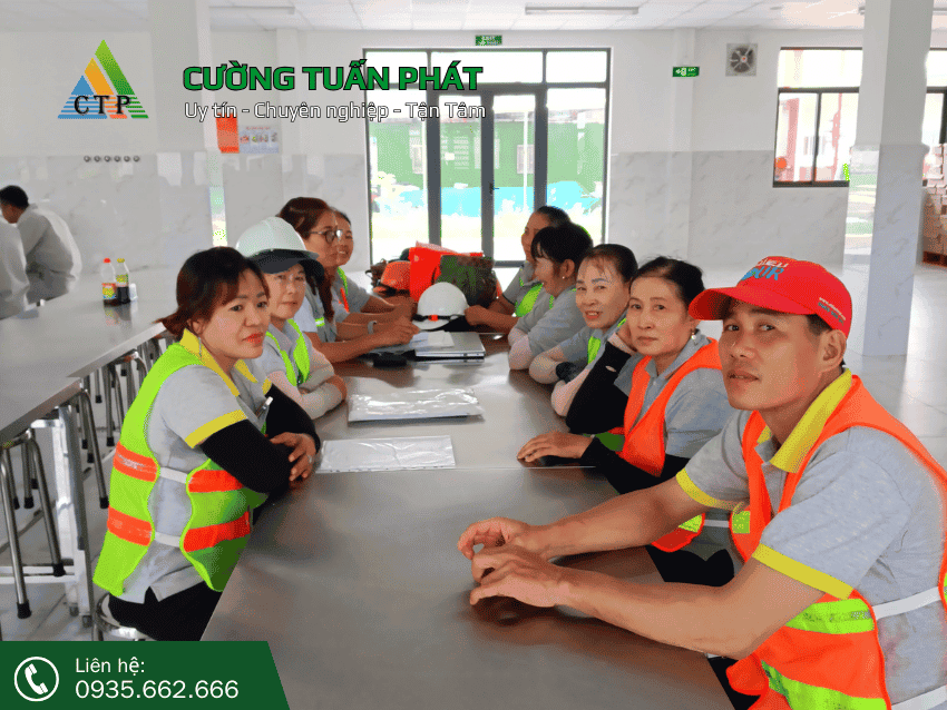 ve-sinh-nha-xuong (2)