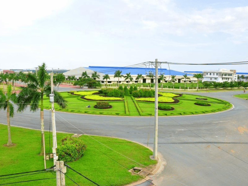 Chăm sóc cây xanh KCN Long Đức